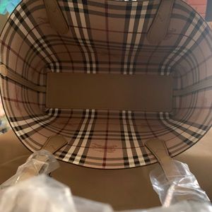 BRAND NEW! Burberry Small Reversible Handbag